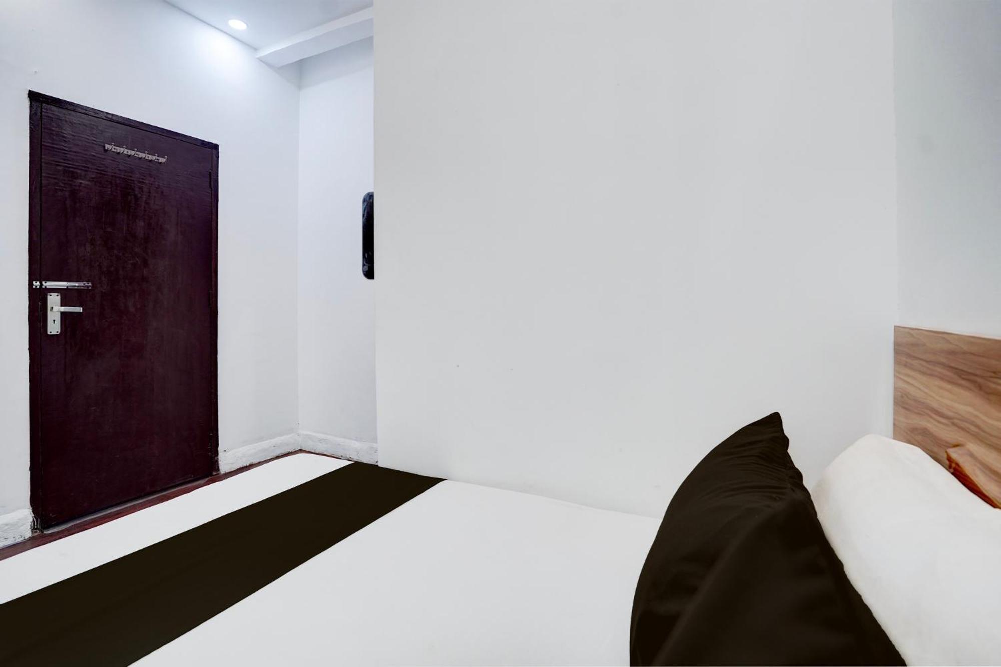 Hotel O Le Empire Stay House 뉴델리 외부 사진